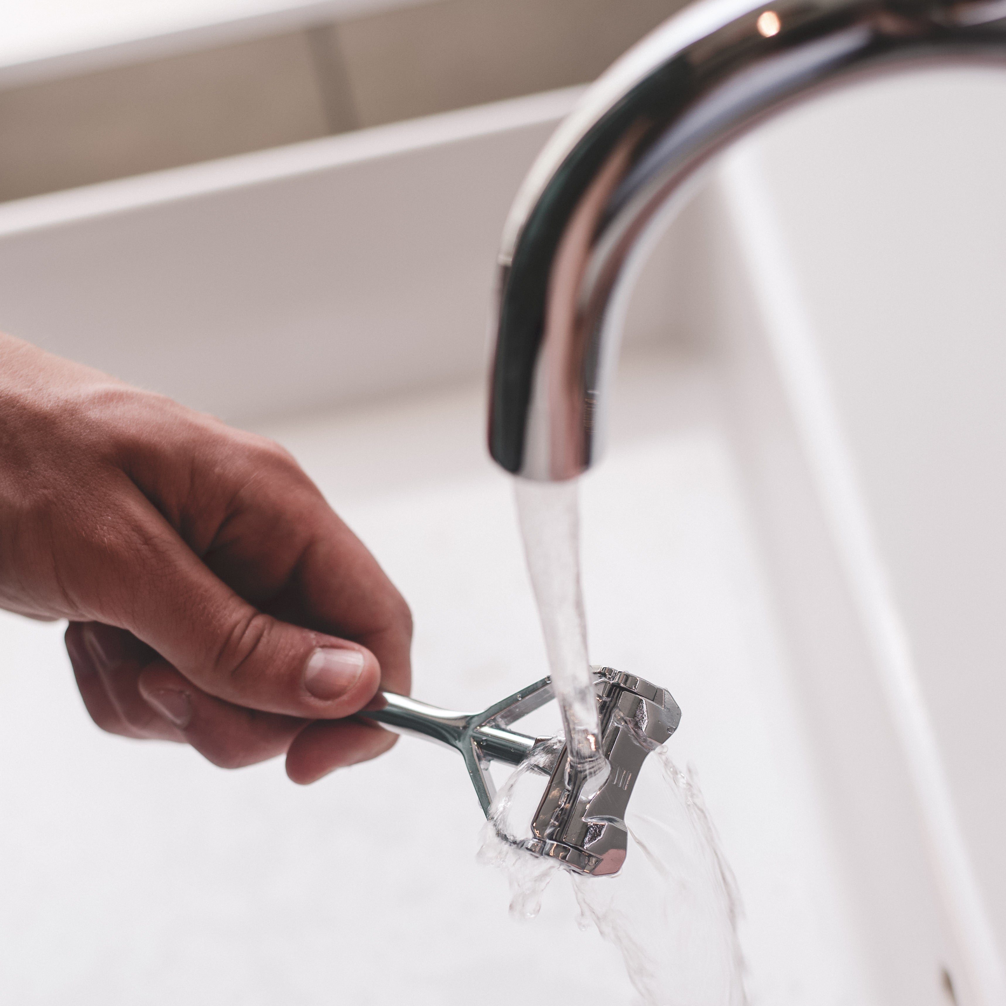 Reinigung SHAVENT, SHAVENT unter Wasserhahn