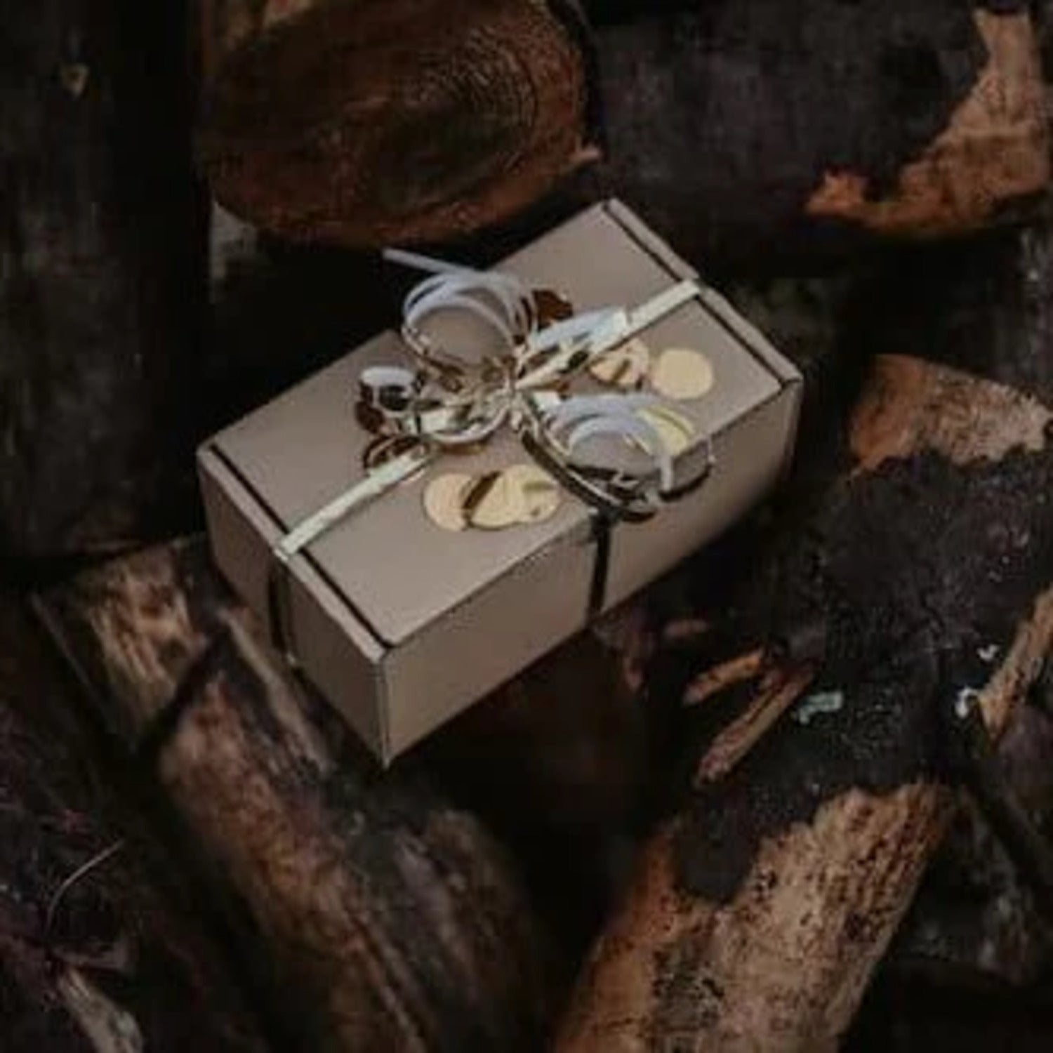 Geschenk auf Holz