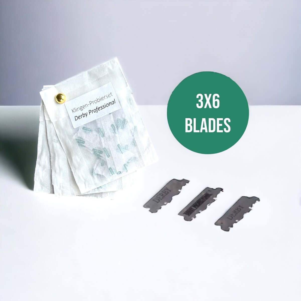 „Das große SHAVENT Frauen-Geschenk-Set“ mit „Derby Professional“ Klingen-Sampler: Drei Päckchen à sechs Klingen, einige Klingen sichtbar, ideal für Nassrasuren.