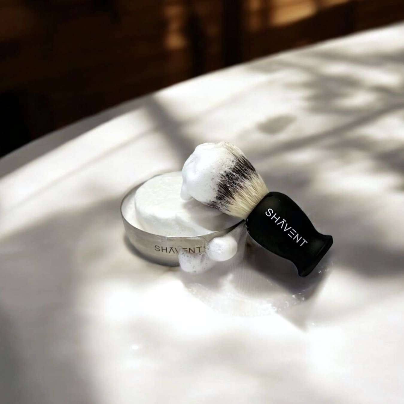 SHAVENT Foam Lover Set featuring a shaving brush with foam and a bowl, ideal for a luxurious shaving ritual with premium tools.