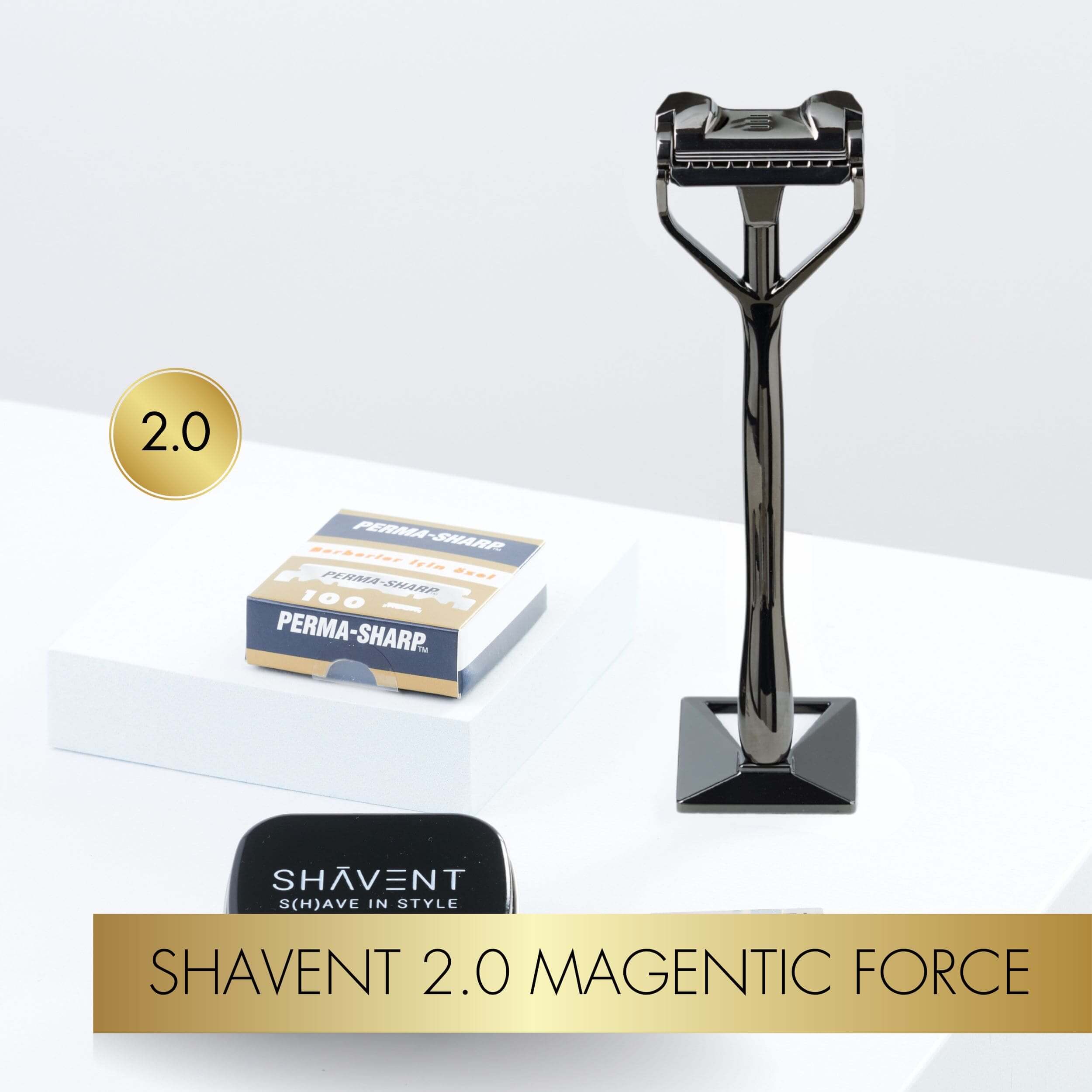 SHAVENT Original starke Haare Set mit Perma Sharp Klingen: Schwarzer Schwingkopfrasierer auf weißem Untergrund, ideal für dichte Gesichtshaare und Kopfrasur, inkl. Klingen und Aufbewahrungsstand.