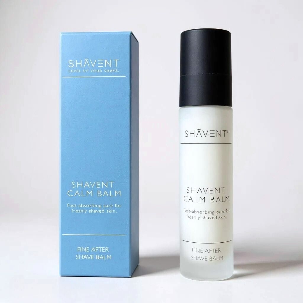 SHAVENT Calm Balm und Verpackung, Teil des groĂen SHAVENT MĂ€nner-Geschenk-Sets, bietet beruhigende Pflege nach der Rasur fĂŒr ein elegantes Rasurritual.