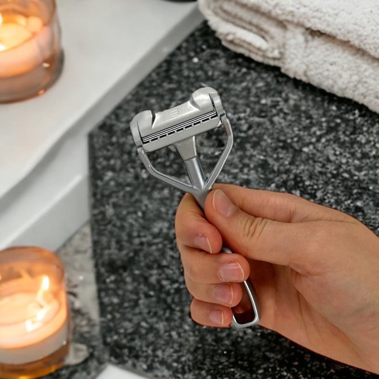 Reisegröße: SHAVENT Compact 1.0, die handliche Metallrasur für Reise / Dusche - Matte Chrome