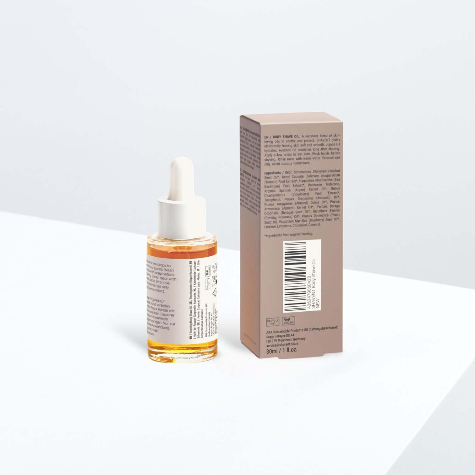 SHAVENT Soothing Body Shave Oil, eine Flasche Rasieröl neben einer Verpackung, bietet eine sanfte Rasurerfahrung mit pflegenden, biologischen Ölen für eine weiche Haut.