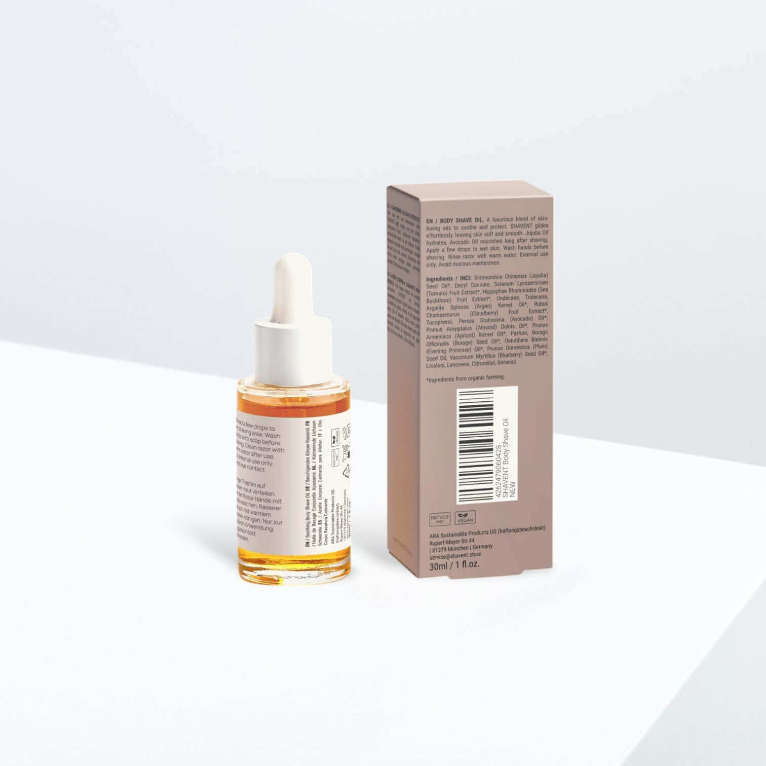 SHAVENT Soothing Body Shave Oil, eine Flasche Rasieröl neben einer Verpackung, bietet eine sanfte Rasurerfahrung mit pflegenden, biologischen Ölen für eine weiche Haut.