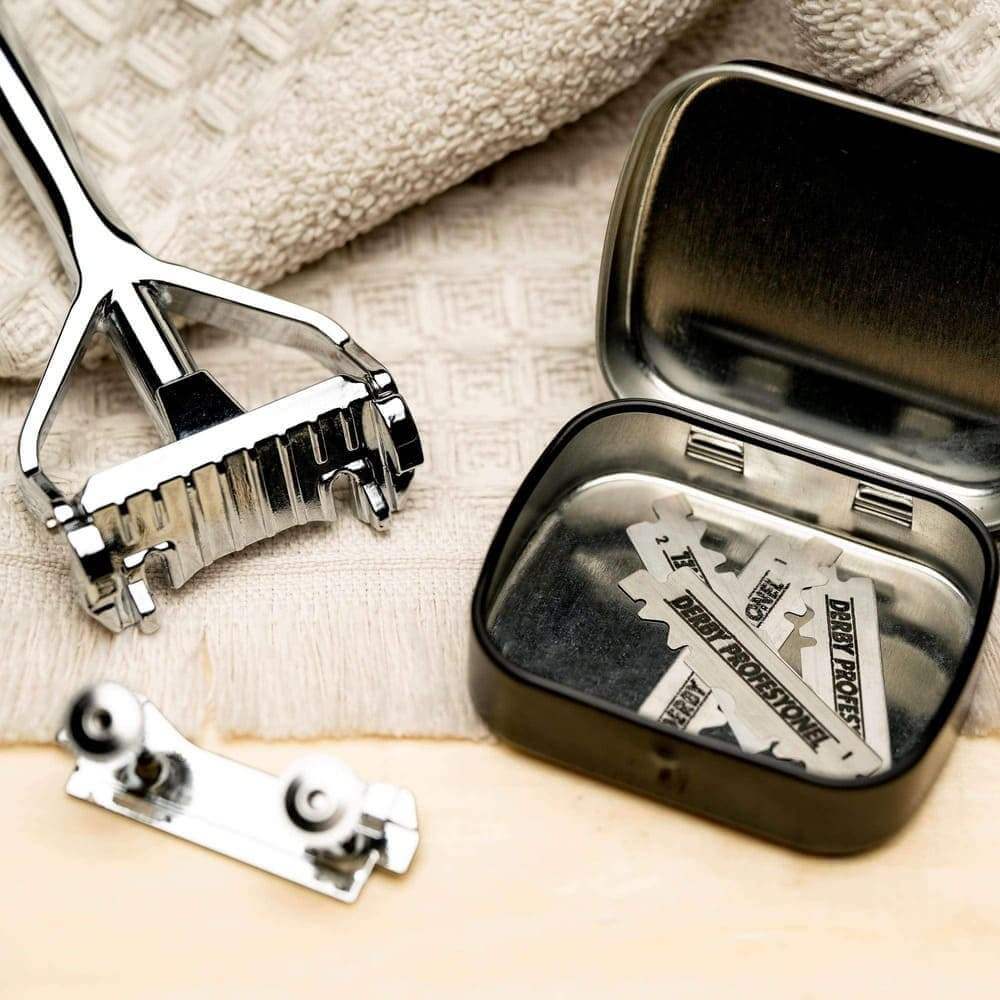 SHAVENT Compact Oster Special mit gratis Klingen-Test-Set: Zerlegter Metallrasierer mit Derby Klingen in Dose, ideal für sanfte Körperrasur.