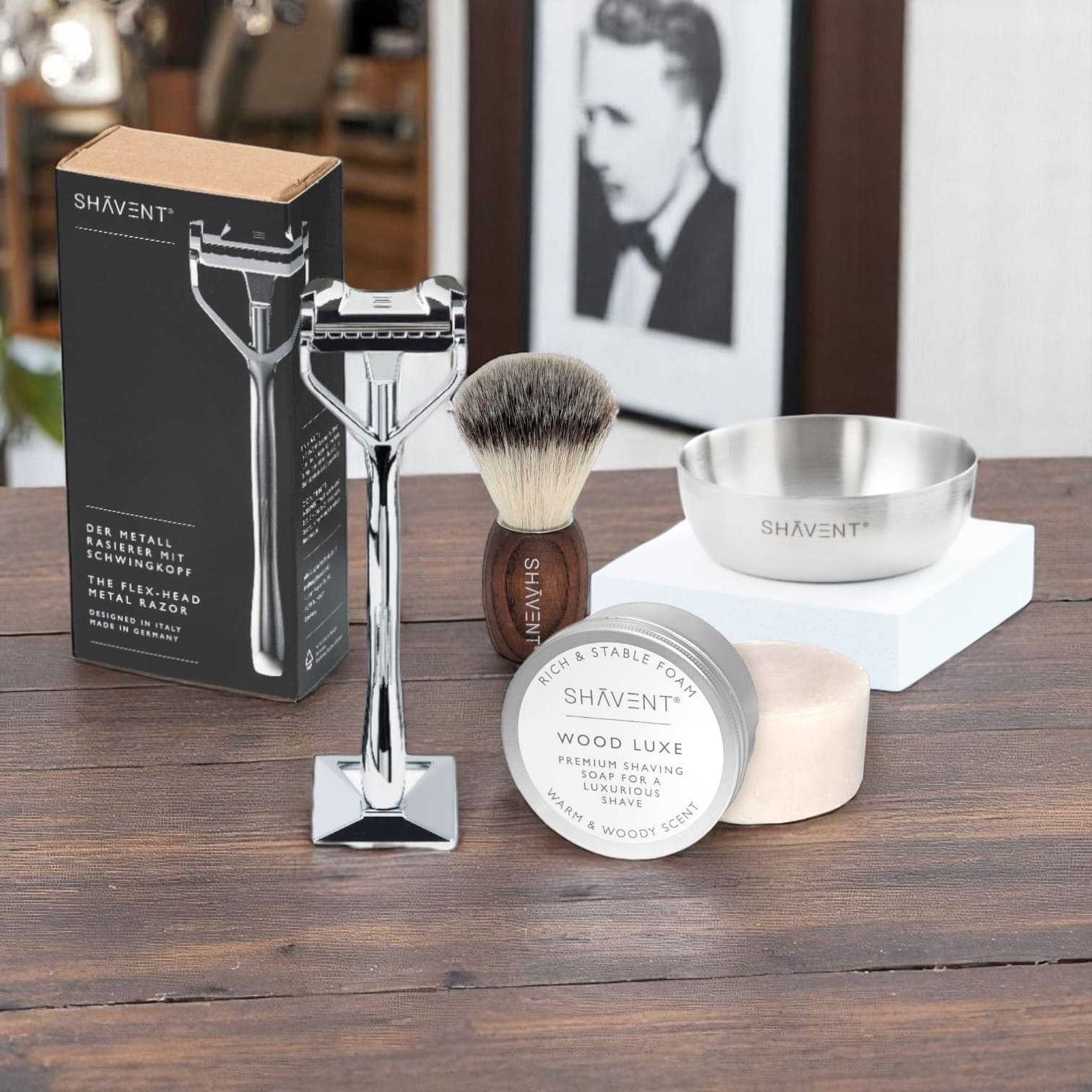 Vatertag Special: SHAVENT Genuss-Rasur Set mit Rasierer, Rasierpinsel, Edelstahlschale und Wood Luxe Rasierseife für plastikfreie, stilvolle Nassrasur.